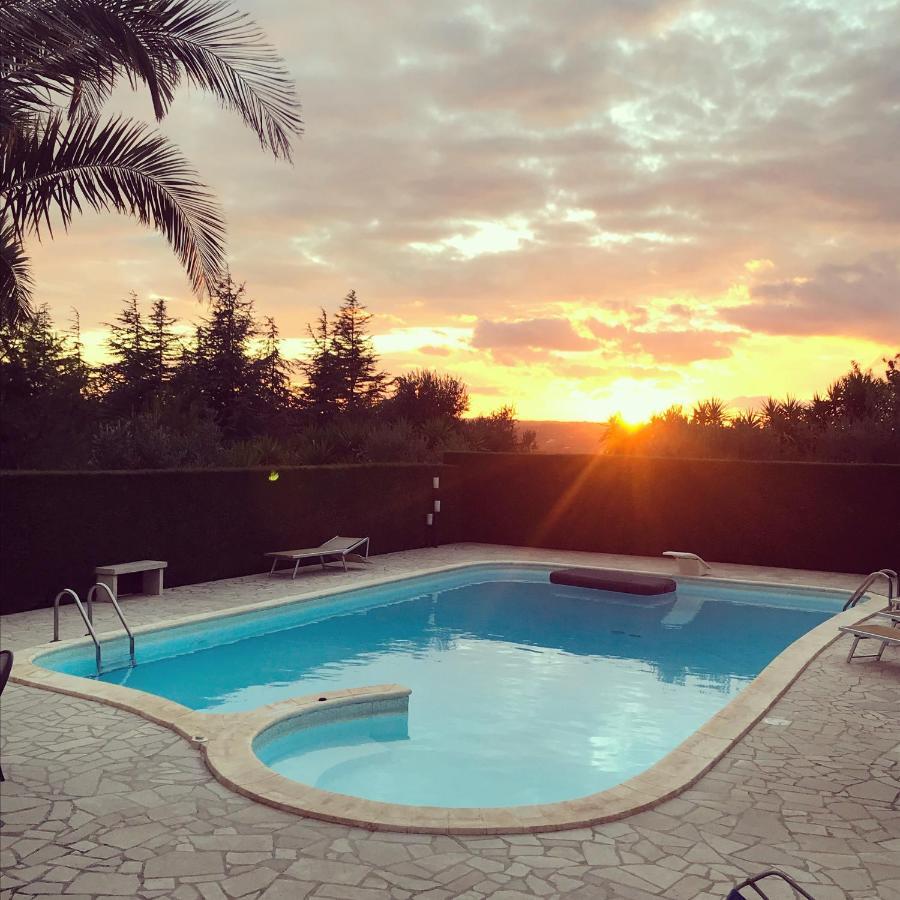 Trullo Al Monte Bed & Breakfast Челие Месапика Екстериор снимка